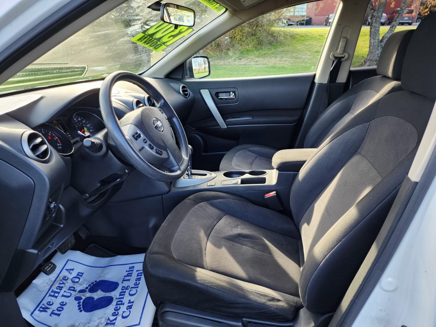 2012 WHITE /Black Nissan Rogue S AWD (JN8AS5MV9CW) with an 2.5L L4 DOHC 16V engine, Continuously Variable Transmission transmission, located at 1221 Madison St., Shelbyville, TN, 37160, (931) 680-9439, 0.000000, 0.000000 - Photo#5